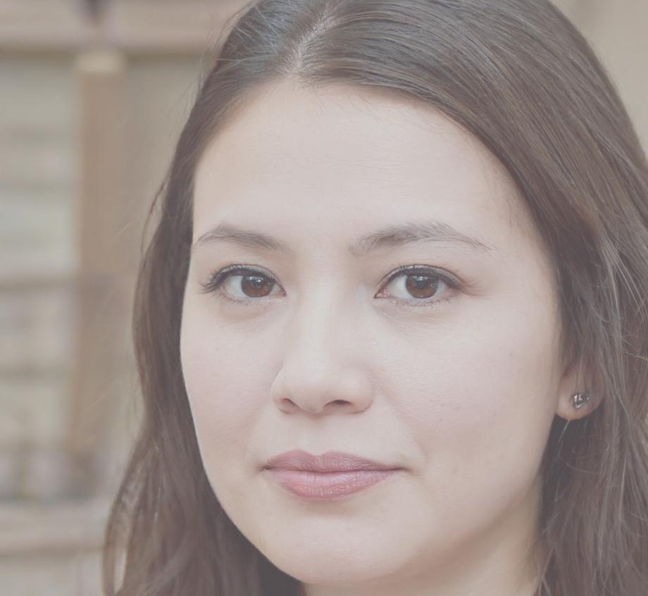 Portrait de Sarah Martin, analyste financière